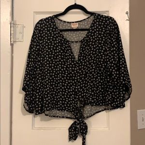 Mossimo front tie crop top with v neck detail